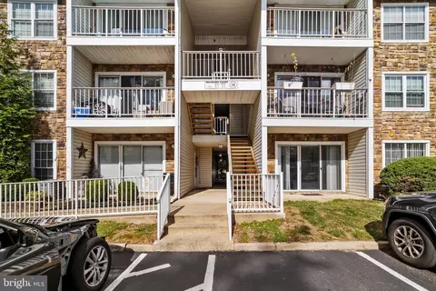 1 Mulberry Ct, Hamilton, NJ 08619
