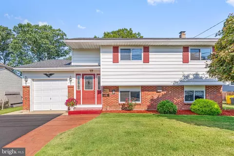 22 Ovington Dr, Hamilton, NJ 08620