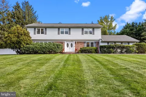 31 Windsor Dr, Princeton Junction, NJ 08550