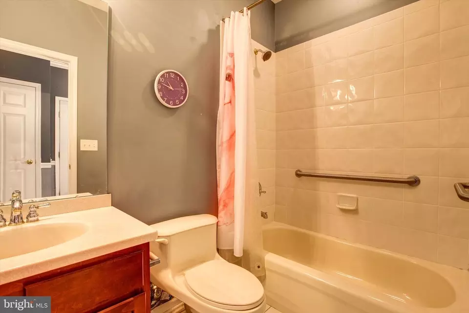 Bath - 14 Locust Hill Blvd, Hamilton, NJ 08691 photo 2 of 2