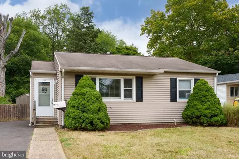 262 Clamer Rd, Ewing, NJ 08628