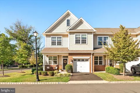 1 Cannon Dr, Pennington, NJ 08534