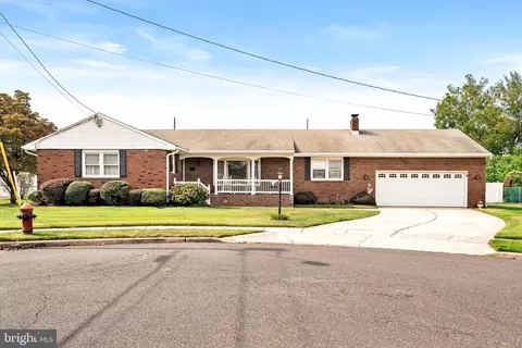 16 Tartan Ct, Lawrence Township, NJ 08648