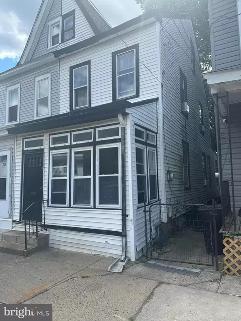 51 Vine St, Trenton, NJ 08638