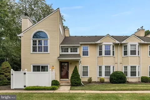 5 Mill Run W #5, Hightstown, NJ 08520