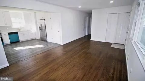 Entry Way - 5 Sandy La, Hamilton, NJ 08610 photo 1 of 6