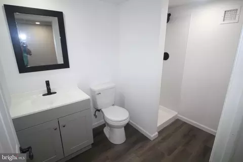 Bath - 5 Sandy La, Hamilton, NJ 08610 photo 2 of 2