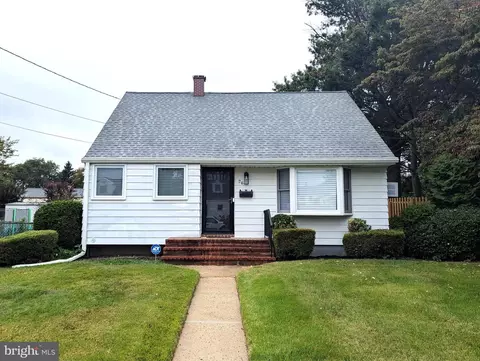26 Coleridge Ave, Hamilton, NJ 08620