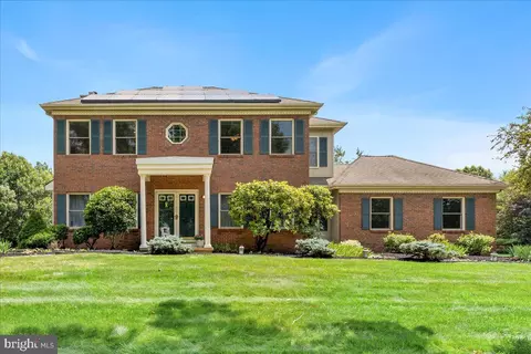 32 W Kincaid Dr, West Windsor, NJ 08550