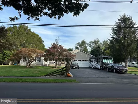 264 Edgebrook Rd, Robbinsville, NJ 08691