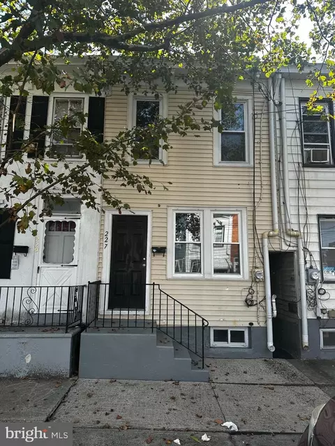 227 Hewitt St, Trenton, NJ 08611