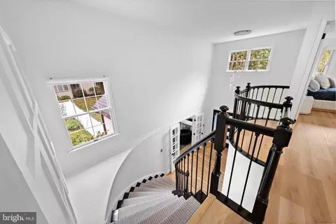 Entry Way - 32 Baldwin St, Pennington, NJ 08534 photo 9 of 11