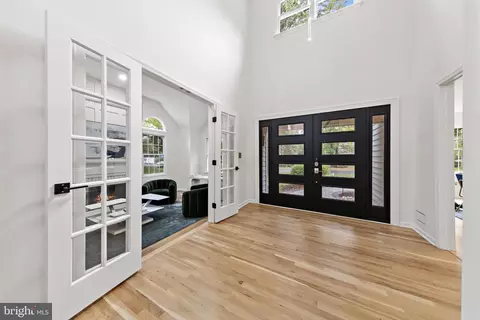 Entry Way - 32 Baldwin St, Pennington, NJ 08534 photo 2 of 11