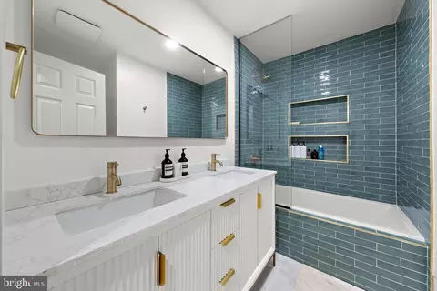 Bath - 32 Baldwin St, Pennington, NJ 08534 photo 3 of 4