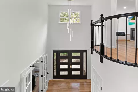 Entry Way - 32 Baldwin St, Pennington, NJ 08534 photo 3 of 11