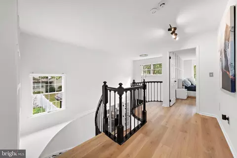 Entry Way - 32 Baldwin St, Pennington, NJ 08534 photo 10 of 11