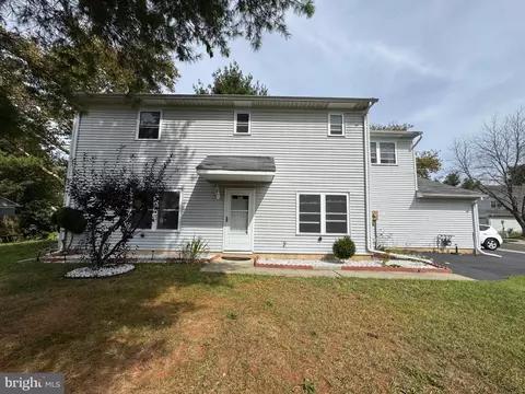 100 Wyndmoor Dr, Hightstown, NJ 08520