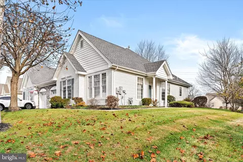 207 Burholme Dr, Hamilton, NJ 08691