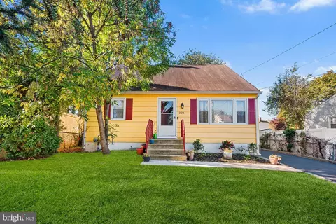 221 Hazelhurst Ave, Trenton, NJ 08638