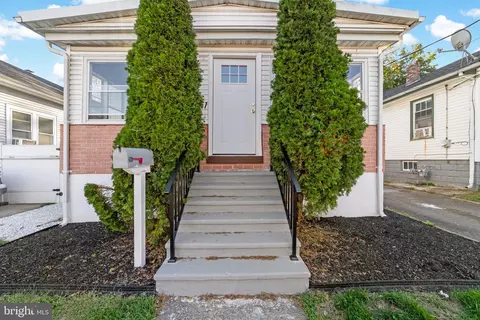 257 Homecrest Ave, Ewing, NJ 08638