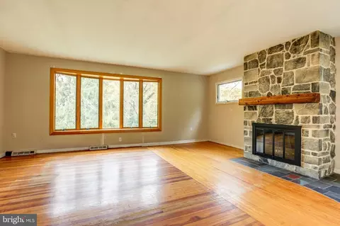 Living - 86 Jacobs Creek Rd, Ewing, NJ 08628 photo 1 of 5