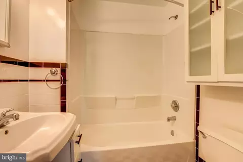 Bath - 86 Jacobs Creek Rd, Ewing, NJ 08628 photo 1 of 1