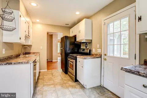 Kitchen - 86 Jacobs Creek Rd, Ewing, NJ 08628 photo 2 of 2