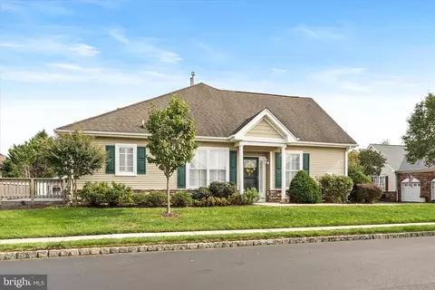 18 Goldfinch Dr, Hamilton, NJ 08690