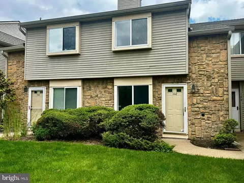 102 Teal Ct, East Windsor, NJ 08520