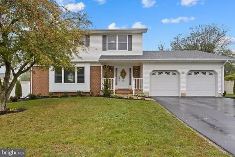 62 New Colony Dr, Hamilton, NJ 08619