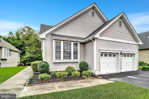 67 Bear Meade Dr, Hamilton, NJ 08691