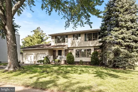 111 Robin Dr, Hamilton, NJ 08619