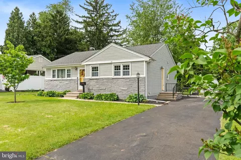 21 Decou Ave, Ewing, NJ 08628