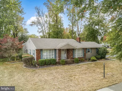 15 Brophy Dr, Trenton, NJ 08638