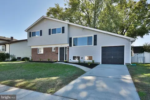 13 Sycamore Way, Hamilton, NJ 08690