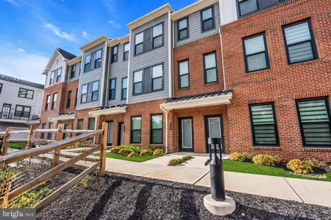 806 Shay Ct, Princeton Junction, NJ 08550
