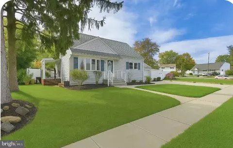 3 Village Ct, Hamilton, NJ 08690