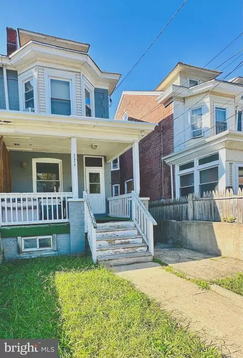 221 Highland Ave, Trenton, NJ 08618