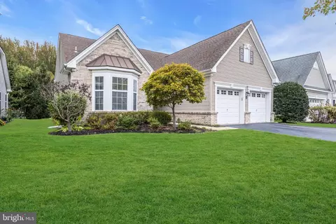 8 Barbados Ct, Hamilton, NJ 08691
