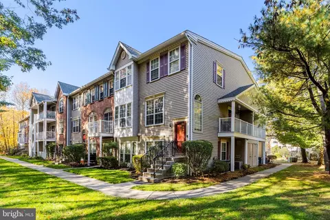 54 Versailles Ct, Hamilton, NJ 08619