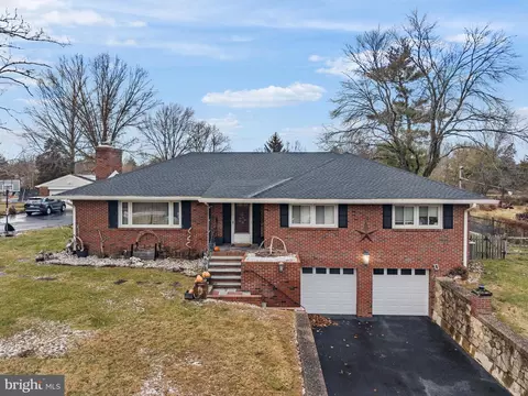 247 Washington Crossing Pennington Rd, Titusville, NJ 08560