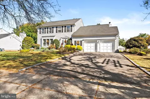 21 Village Dr W, Hamilton, NJ 08620