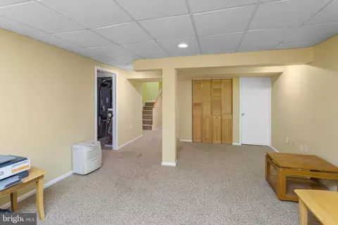 Entry Way - 37 Willow Bend Dr, Hamilton, NJ 08690 photo 7 of 8