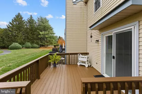 Exterior - 37 Willow Bend Dr, Hamilton, NJ 08690 photo 3 of 5