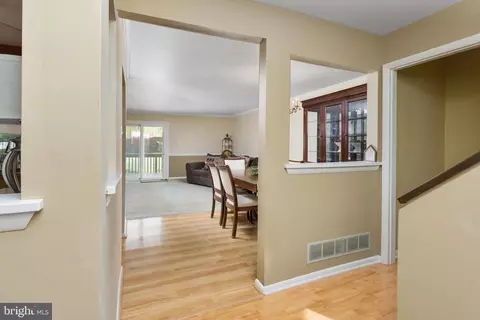 Entry Way - 37 Willow Bend Dr, Hamilton, NJ 08690 photo 5 of 8