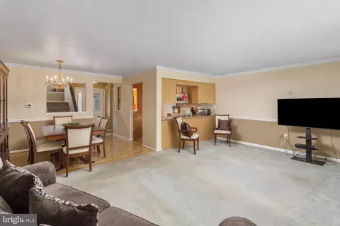 Living - 37 Willow Bend Dr, Hamilton, NJ 08690 photo 2 of 3