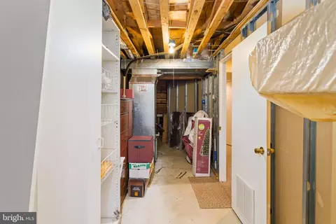 Entry Way - 37 Willow Bend Dr, Hamilton, NJ 08690 photo 8 of 8