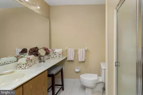 Bath - 37 Willow Bend Dr, Hamilton, NJ 08690 photo 1 of 2