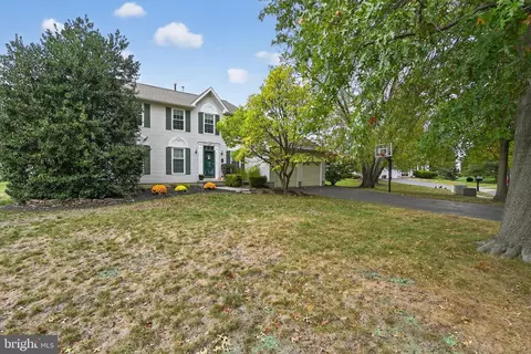 12 Westbury Ct, Robbinsville, NJ 08691