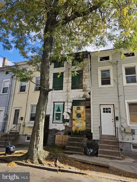 32 Seward Ave, Trenton, NJ 08609